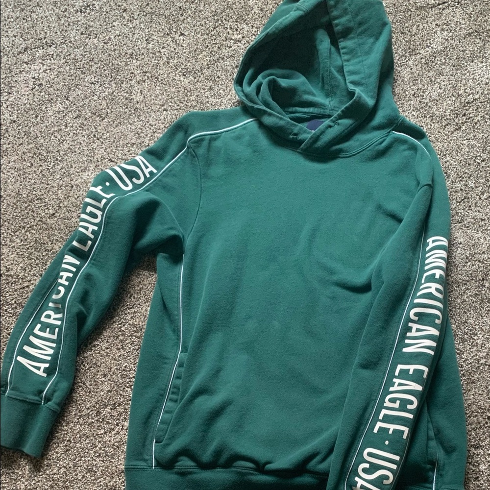 American Eagle green sweatshirt